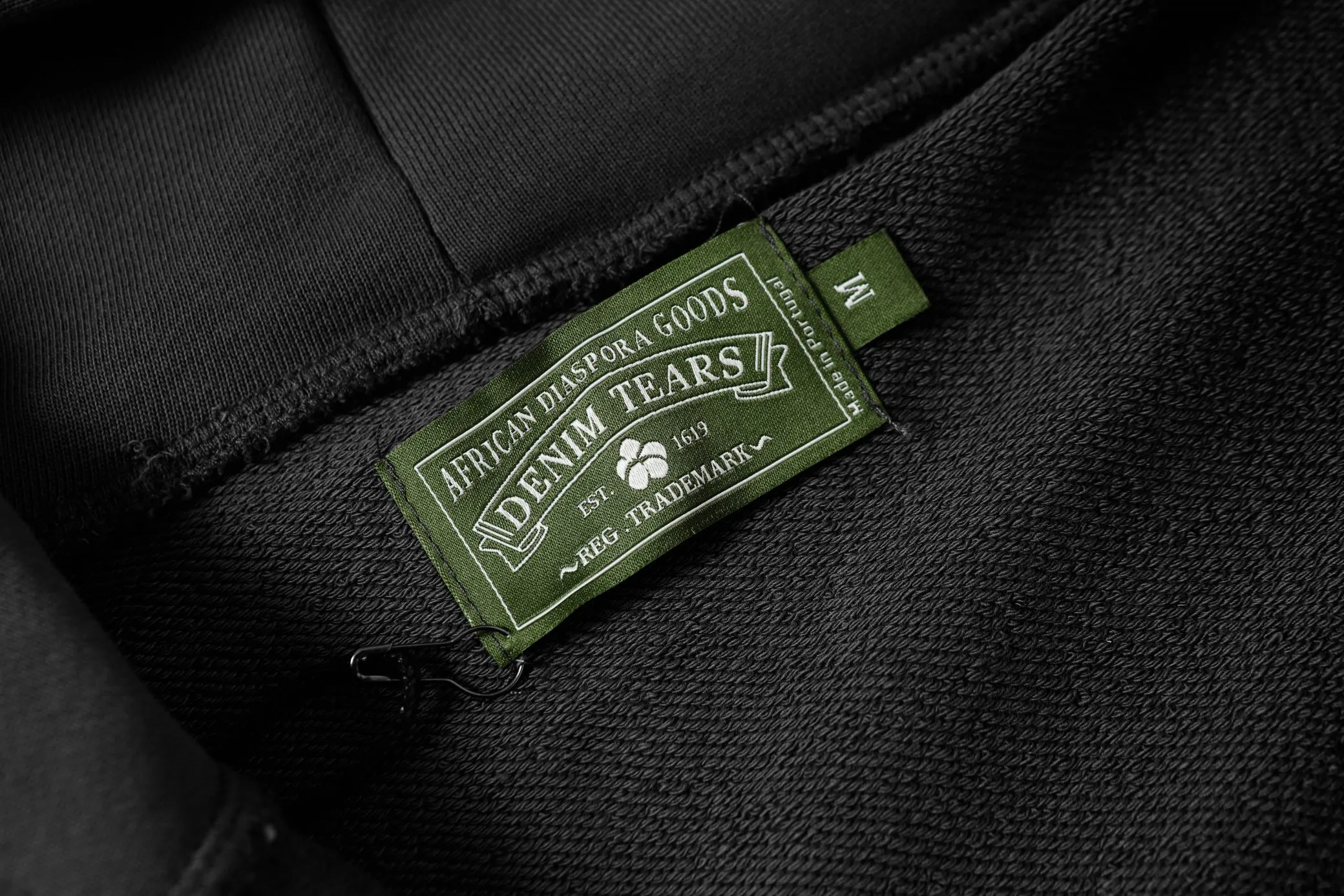 16 colors DENIM TEARS Kapok European and American trendy brand high-quality foam printed hooded sweatshirt jacket. Terry fabric weighs 380 grams. Threads are customized and dyed in the same color. Color Black Gray Blue Green Royal Blue Purple Red Orange Colorful Blue Pink White Sky Blue Brown Carbon Gray Black Gray White White Size S-XL